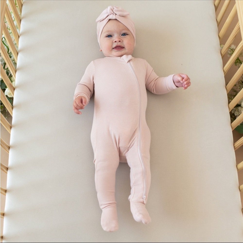 Kyte Baby Ribbed Blush footie 0-3
